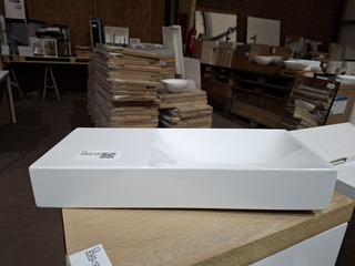 Fontein Clou, Vale, glans wit