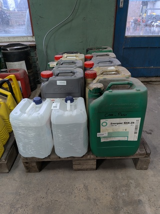 Partij vloeistoffen op 3x pallet o.a. Shell, BP