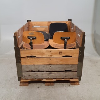 2x Kruk, 2x werkplaatskruk en 1x autostoel