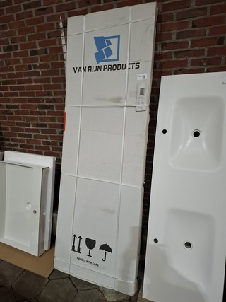 Douchedeur aan vaste wand van Rijn