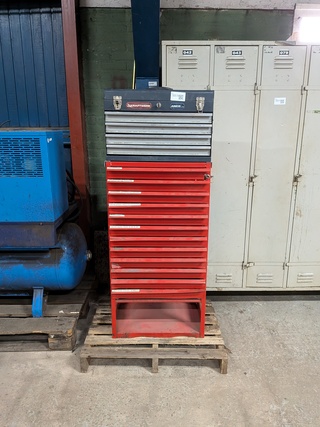 Gereedschaprek o.a. Kraftwerk