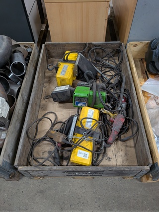 3x Elektrische lierinrichting o.a. 2x Kwint ST05