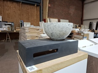 Fonteinkom op schap mat zwart