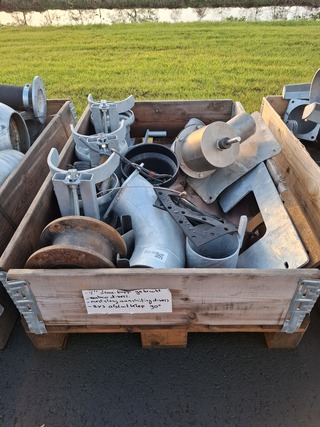 Pallet met o.a. drukregelaar