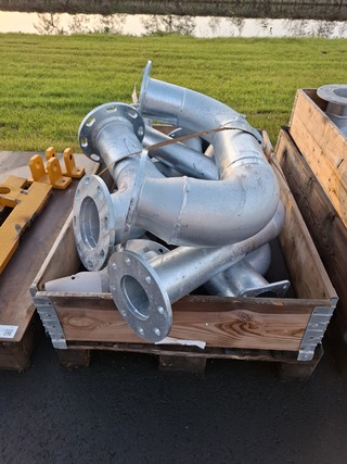 Pallet met o.a. Y-buis, bochten met flens