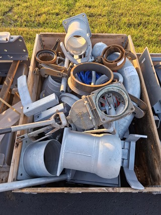 Pallet met bemester onderdelen