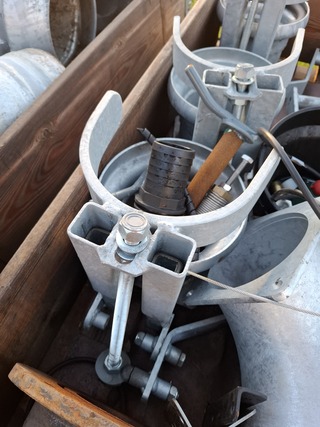 Pallet met o.a. drukregelaar