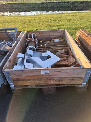 Pallet met diverse metaal/halffabricaten