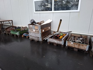 6x Pallet diversen vnl. metaalwaren