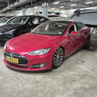 Personenauto Tesla, Model S, rood