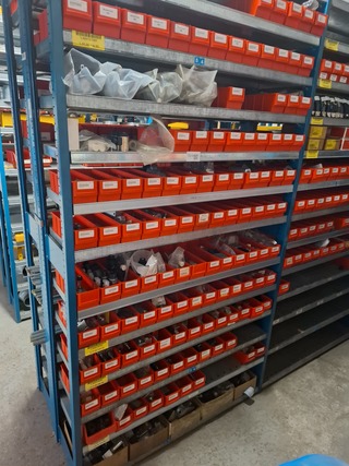 Diverse ijzerwaren o.a. plunjers