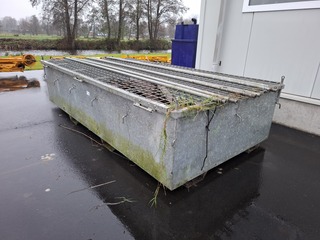 Metalen container met inhoud