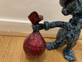 Dagobert duck beeld Uzi