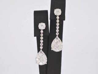 Druppelvormige oorhangers met briljant en princess geslepen diamanten