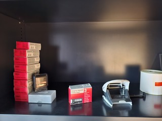 Lameldeurkast met inhoud