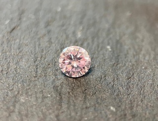 Diamant – 0.67 carat natuurlijke fancy roze gekleurde diamant (gecerti