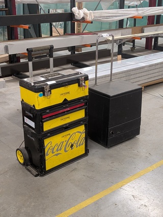 2x Diverse gereedschapstrolley