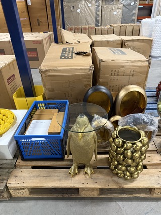 ca.11x Windlicht, 1x bijzettafel en 1x vaas Des Pots