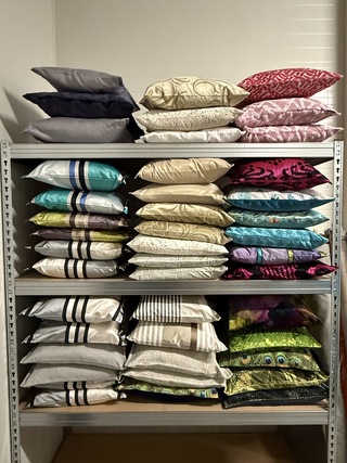 Ca. 42x Kussen, O.a. Designers Guild