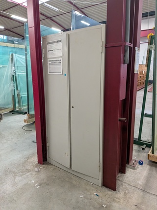 Werkplaatskast met inhoud