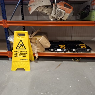 2x Accu boormachine met partij opgepast nat borden, De Walt , o.a. DC9