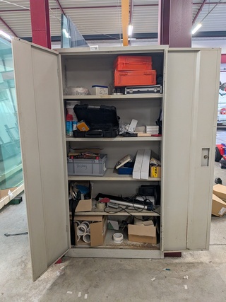 Werkplaatskast met inhoud