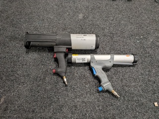 2x Pneumatische kitspuit