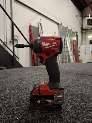 3x Accu gereedschap Milwaukee, bouwjaar 2022/2024