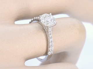 Witgouden entourage ring met briljant geslepen diamanten