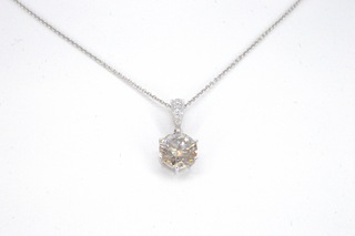 Witgouden solitair hanger met een diamant van 1.50 carat