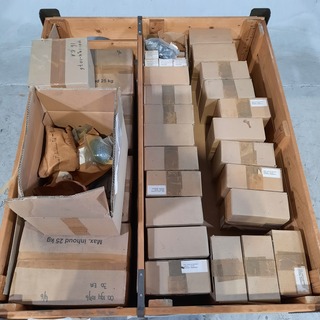 Schroeven en metalen pijpen