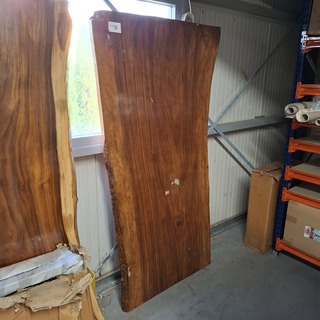 Suarwood tafel epoxy 200×100 met potenset U, 2025