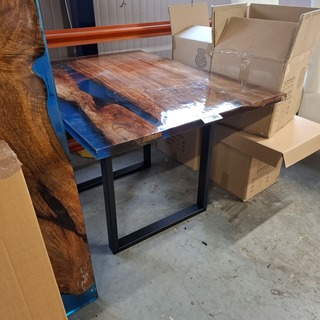 Epoxy tafel 120×75 met set U poten, 2025