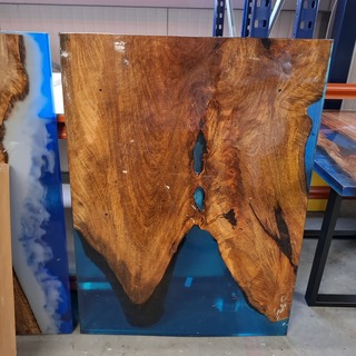 Epoxy tafel 120×75 met set U poten, 2025