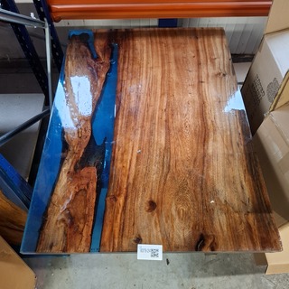 Epoxy tafel 120×75 met set U poten, 2025