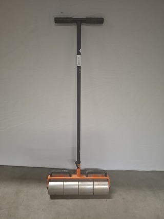 Linoleum roller ~ Uzin Utz / Wolff, Linoleum roller, bouwjaar 2016
