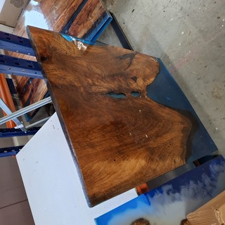 Epoxy tafel 120×75 met set U poten, 2025