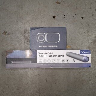 Ca. 81x LED Projectors en soundbars