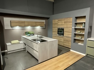 Keuken met inbouwapparatuur, Nobilia, Riva, beton grijs- eiken Havanna