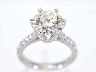 Witgouden ring met diamant met een briljant geslepen diamant van 2.50