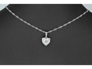 Witgouden hartvormige hanger met diamanten, excl. ketting