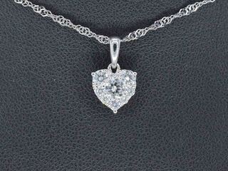 Witgouden hartvormige hanger met diamanten, excl. ketting