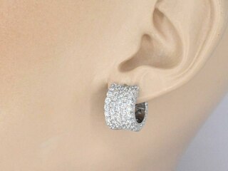 Witgouden oorbellen met diamanten