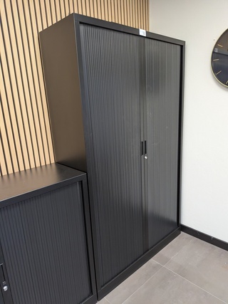 Lameldeurkast met inhoud