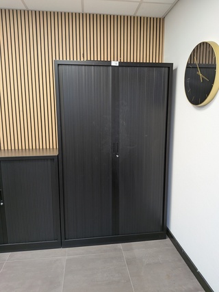 Lameldeurkast met inhoud