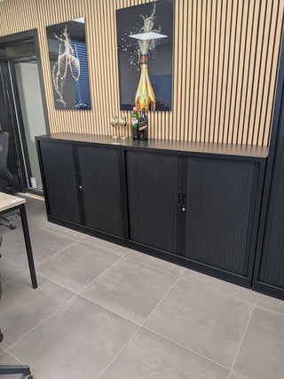 2x Lameldeurkast met inhoud