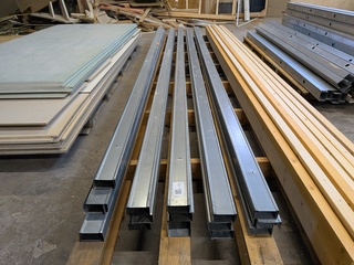 Ca. 30x Metal stud / U-profiel