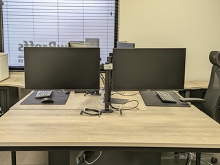 2x Beeldscherm full HD Philips, 24E1N11, bouwjaar 2024