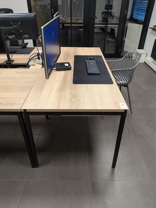 3x Bureautafel met 2x bureaustoel