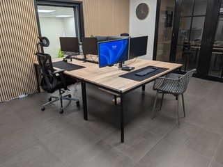 3x Bureautafel met 2x bureaustoel